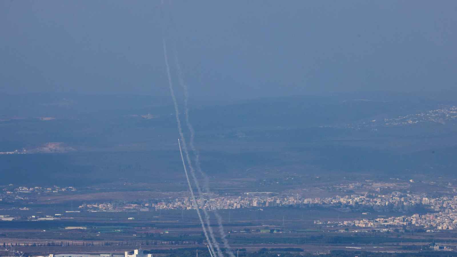 إطلاق 10 صواريخ من جنوب لبنان على حيفا (فيديو)