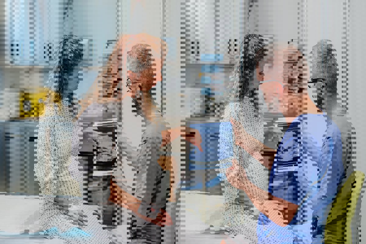 ما خطورة انخفاض السائل الأمنيوسي أثناء الحمل؟