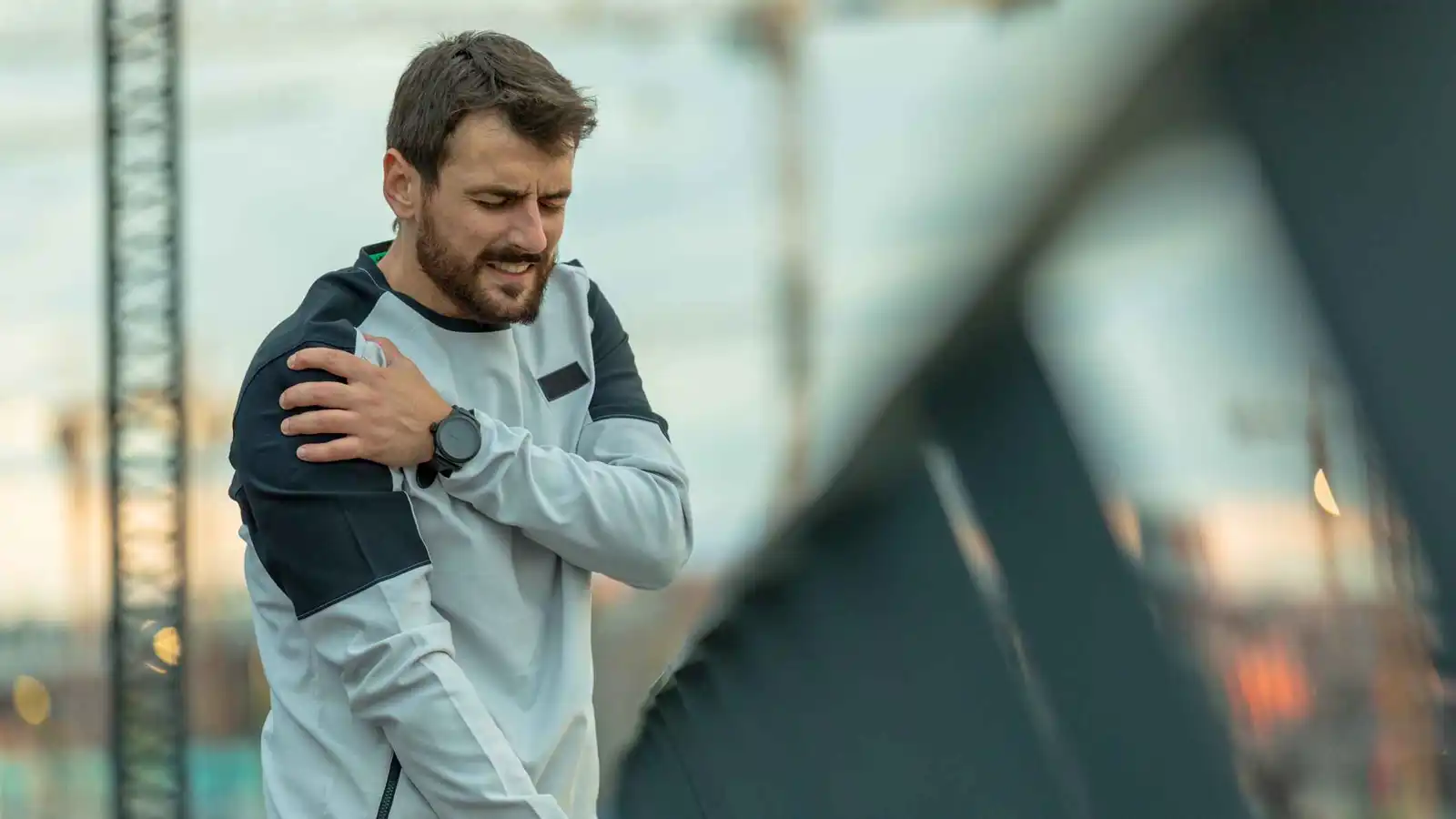 هذه العادات اليومية تدمر مفاصلك بصمت