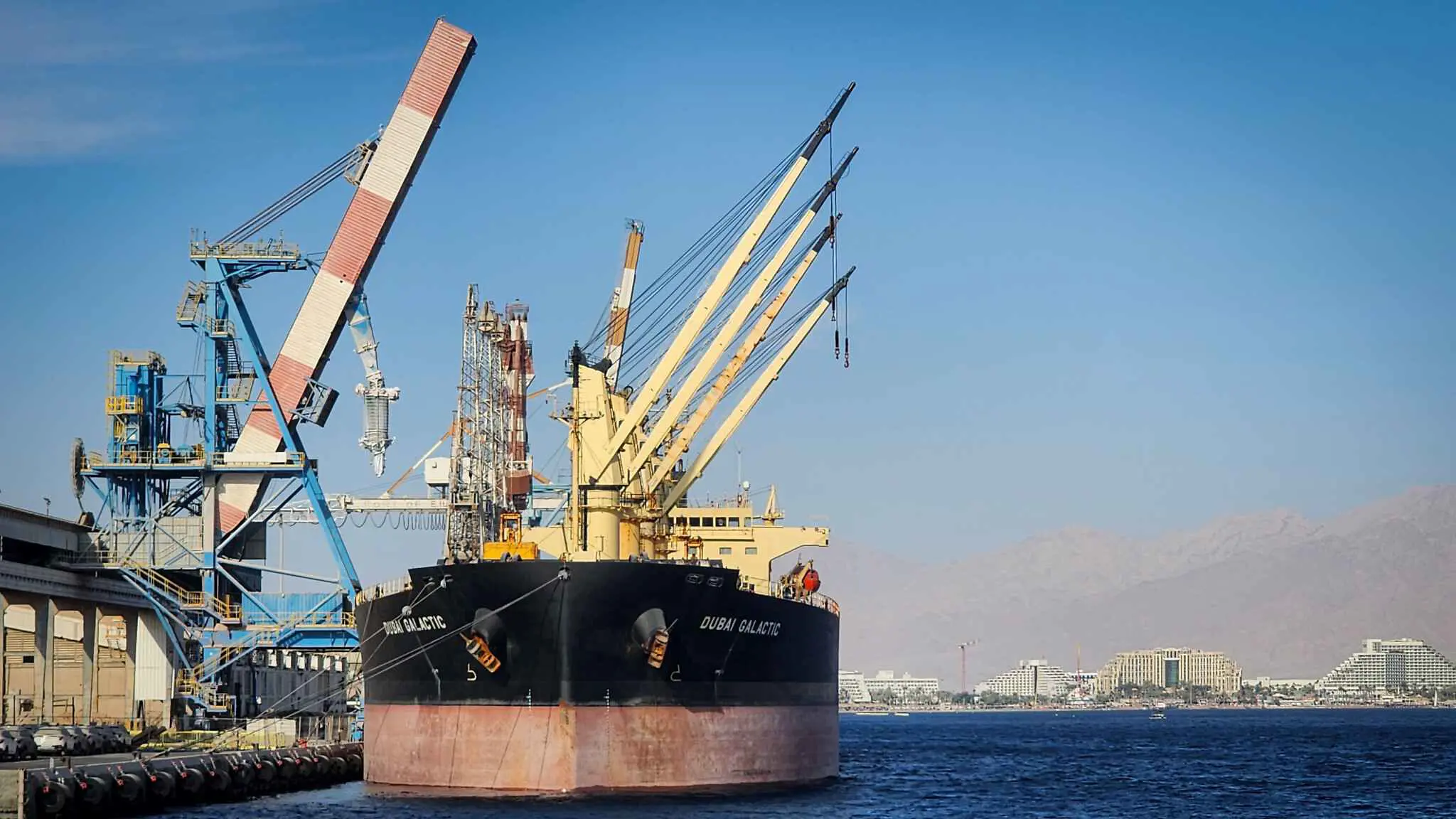 بعد أنباء عن انفجارات.. إسرائيل توضح حقيقة "الحادث" في إيلات