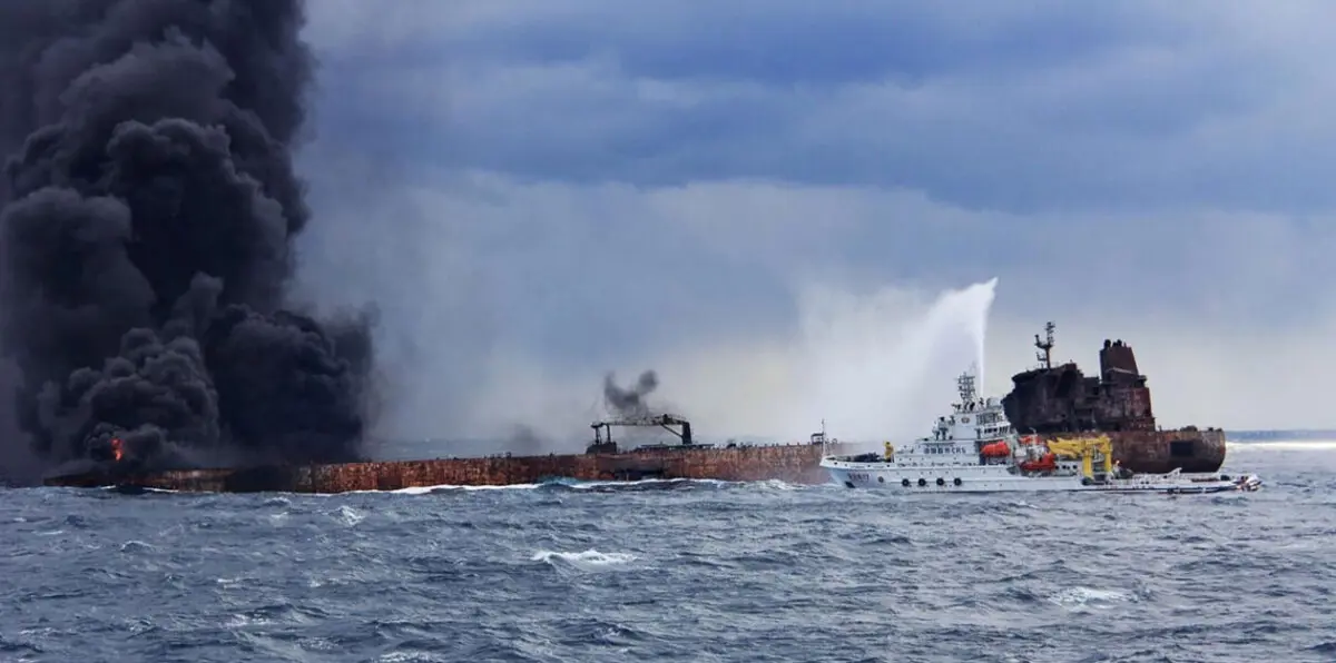 تباين في نتائج التحقيق بشأن كارثة ناقلة النفط الإيرانية