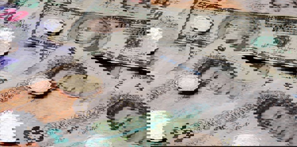 الإسترليني يتراجع أمام اليورو وسط مخاوف من مغادرة الاتحاد الأوروبي