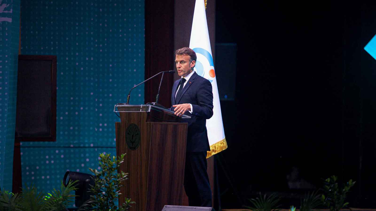 عقب طرد فرنسا.. ماكرون يهاجم المجالس العسكرية في الساحل الأفريقي