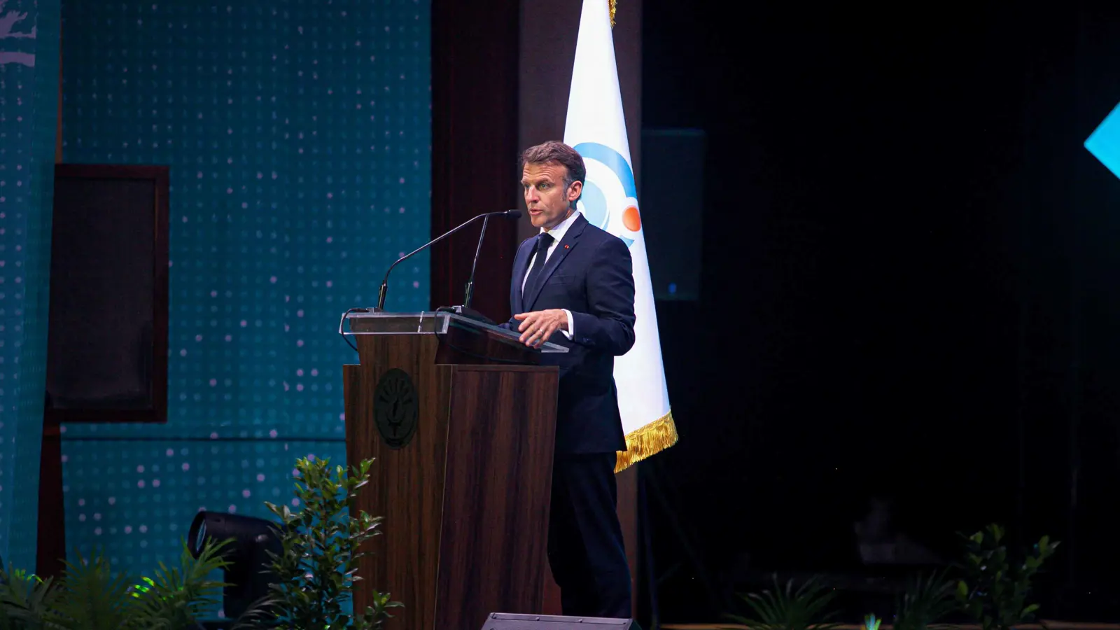 عقب طرد فرنسا.. ماكرون يهاجم المجالس العسكرية في الساحل الأفريقي