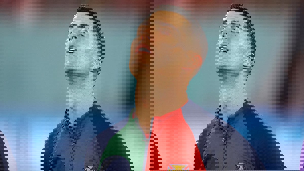 بكاء كريستيانو رونالدو أثناء النشيد الوطني قبل مباراة البرتغال وغانا (صور)