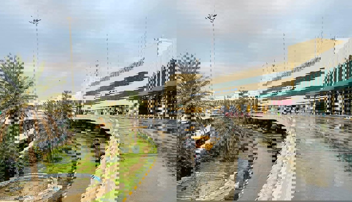 وسط مطالبات بالمحاسبة.. مطار بغداد يغرق بالأمطار (فيديو)