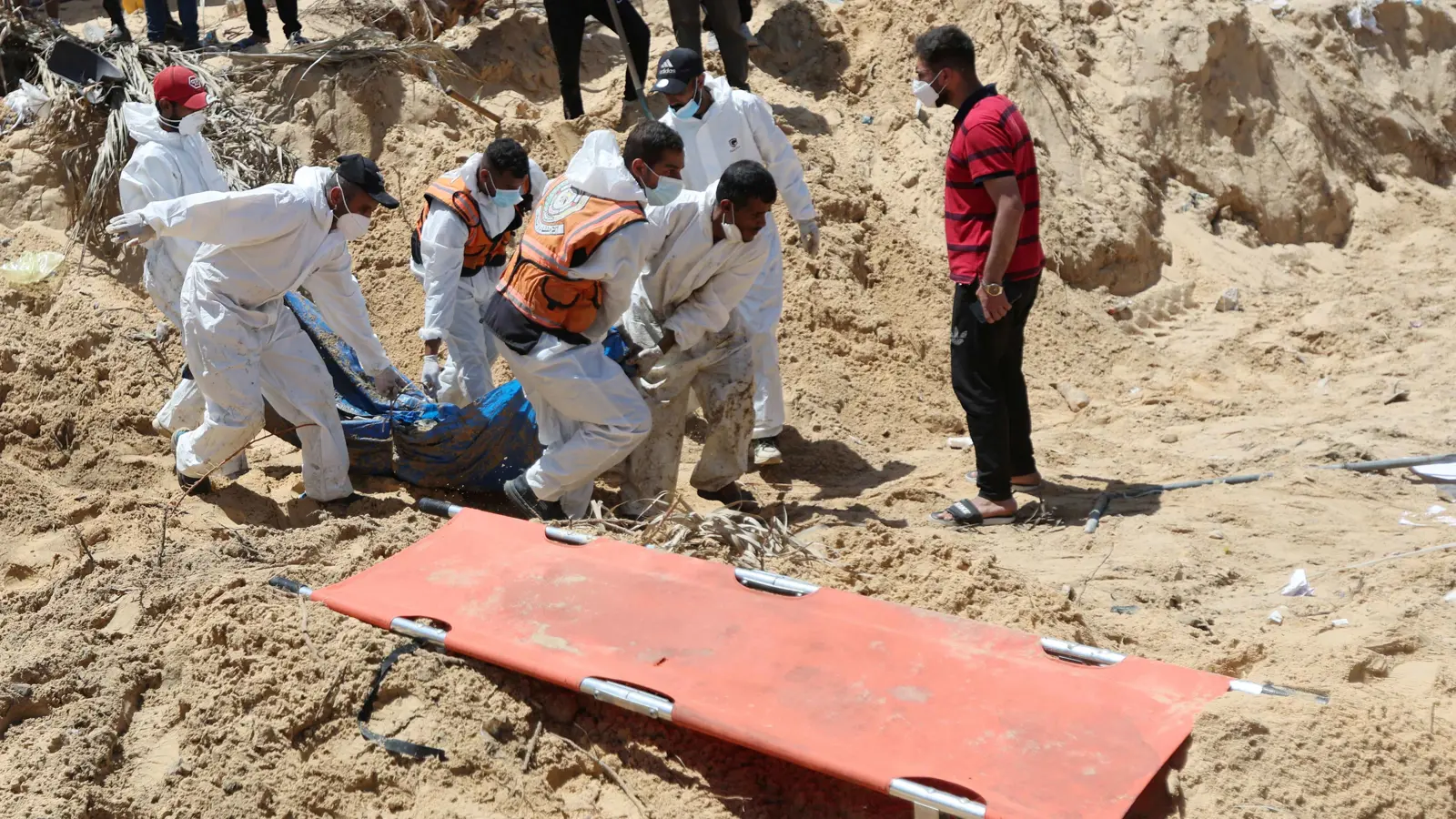 السلطات السورية تعثر على مقبرة جماعية جديدة في درعا (صور)