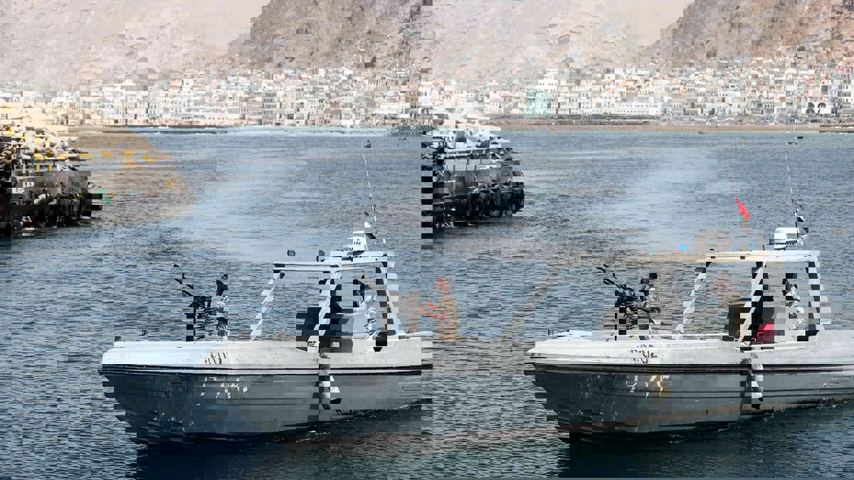 التحالف يعلن تدمير زورقين حوثيين مفخخين وإحباط هجوم جنوب البحر الأحمر