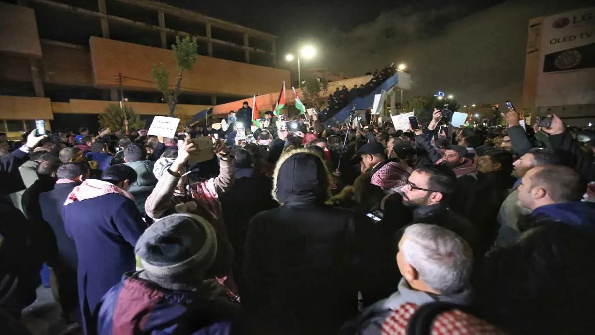 بالفيديو.. مظاهرات في الأردن احتجاجًا على قانون ضريبة الدخل‎ المعدل