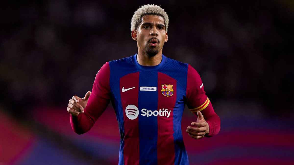 أتمنى أن يخسر الفريقان.. تعليق مثير من نجم برشلونة حول ديربي مدريد