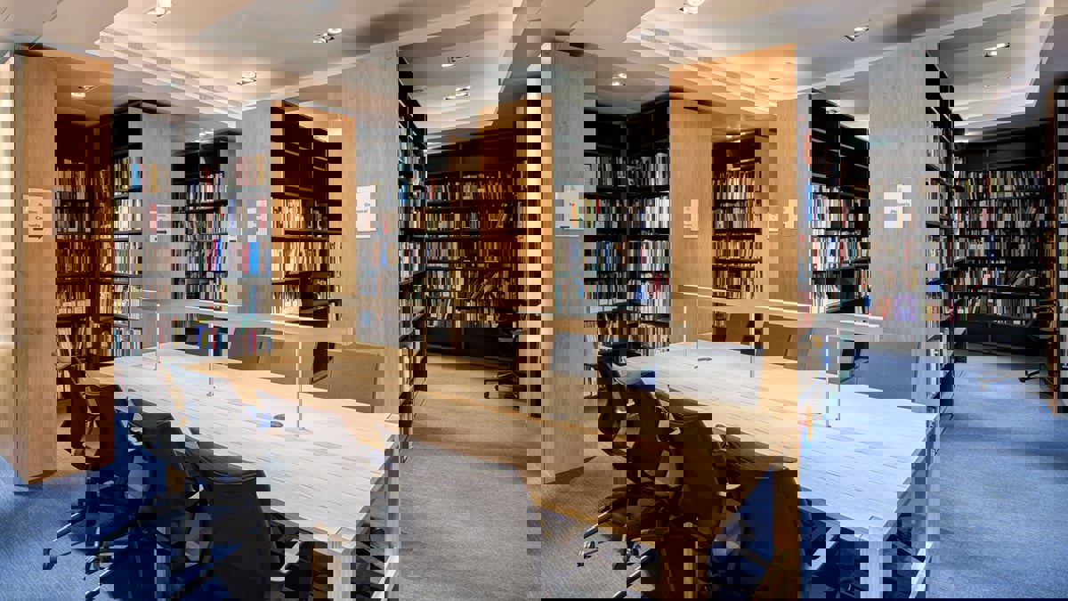 قصاصات الحرب والسلم