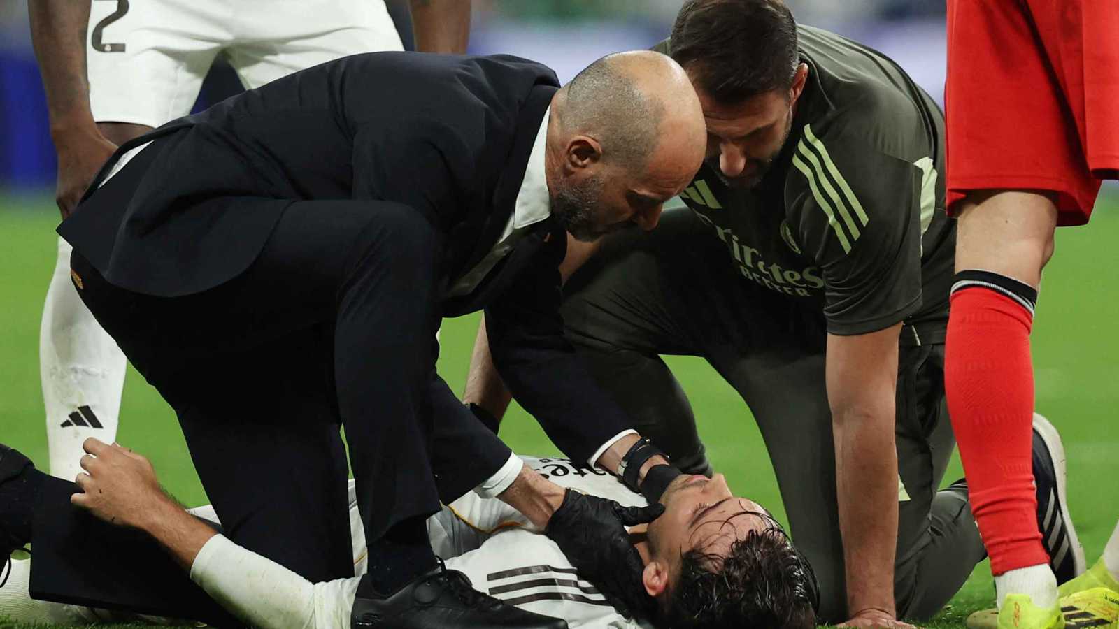 ارتجاج.. تفاصيل الحالة الصحية لنجم ريال مدريد بعد إصابته المروعة أمام بنفيكا 