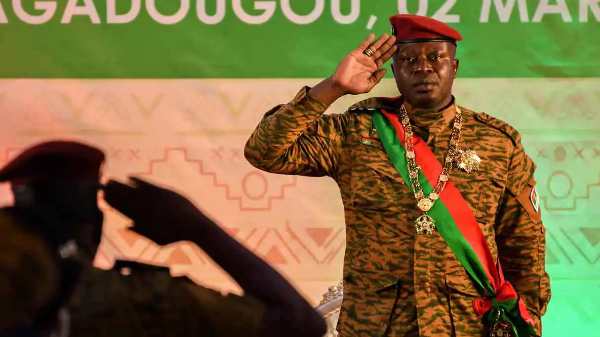 من المنفى إلى السجن.. كواليس إعادة داميبا إلى بوركينا فاسو