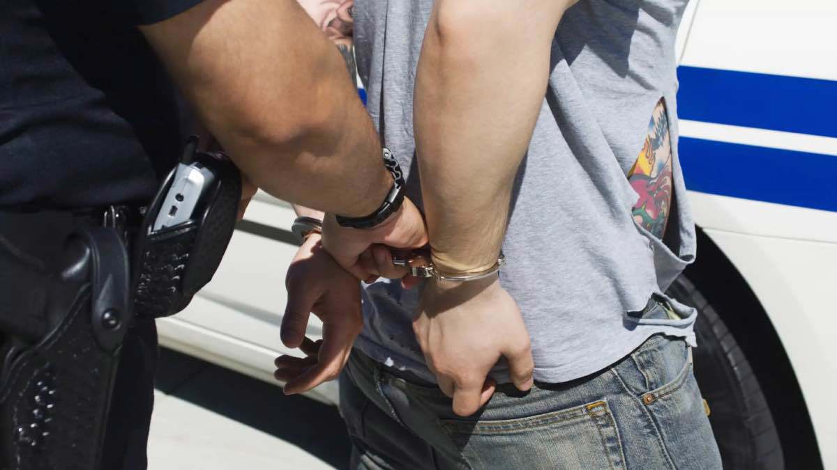 سائق متهور يدهس رجل أمن عراقيا عمدا (فيديو)