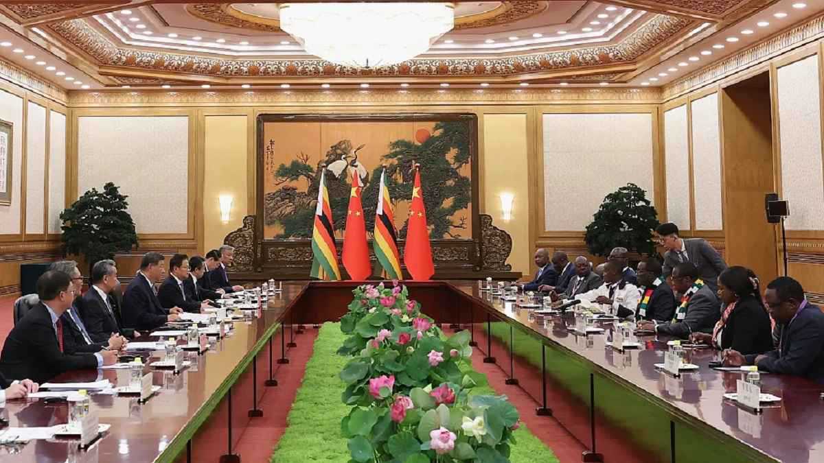 شراكة متينة مع زيمبابوي.. كيف تسللت الصين إلى "هرمز القارة الأفريقية"؟