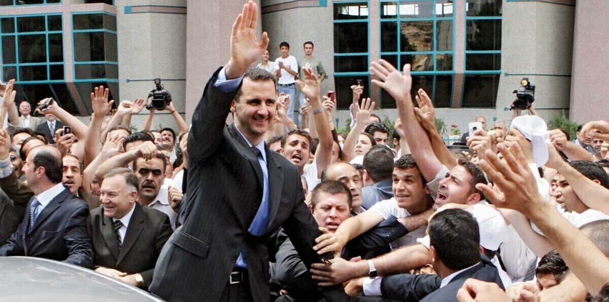 بالصور.. بشار الأسد يتجول في سوق شعبي لأول مرة منذ اندلاع الحرب السورية