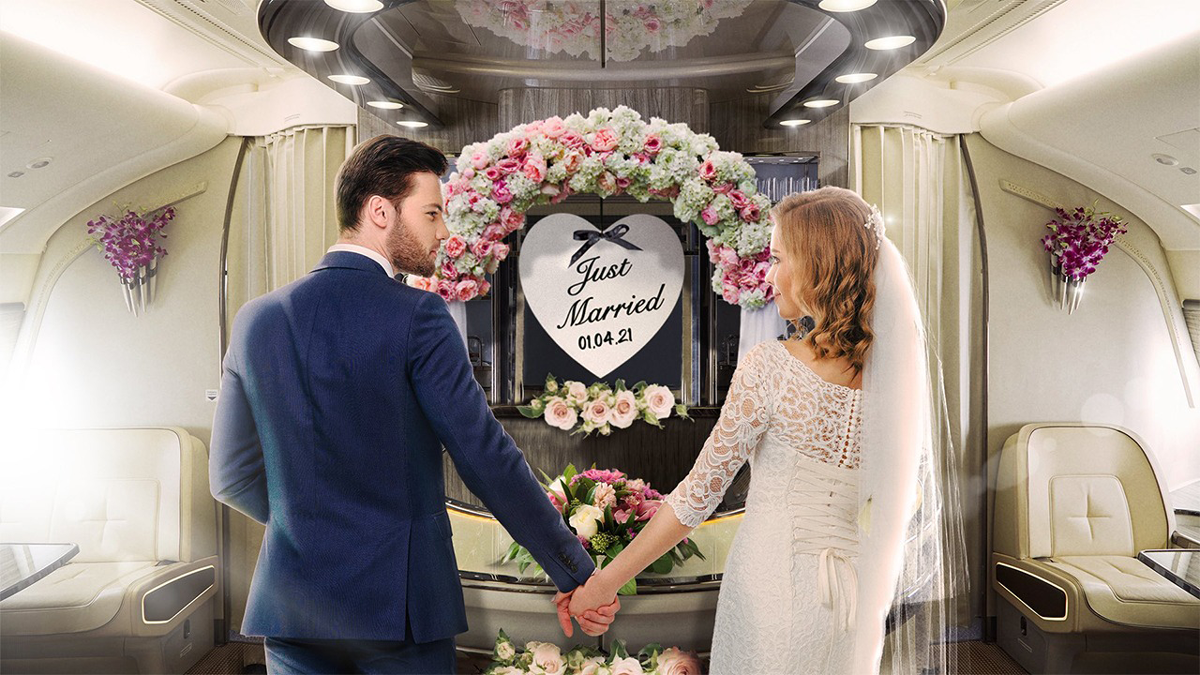 إعلان "طيران الإمارات" عن خدمة "عقد الزواج" يثير جدلًا واسعًا