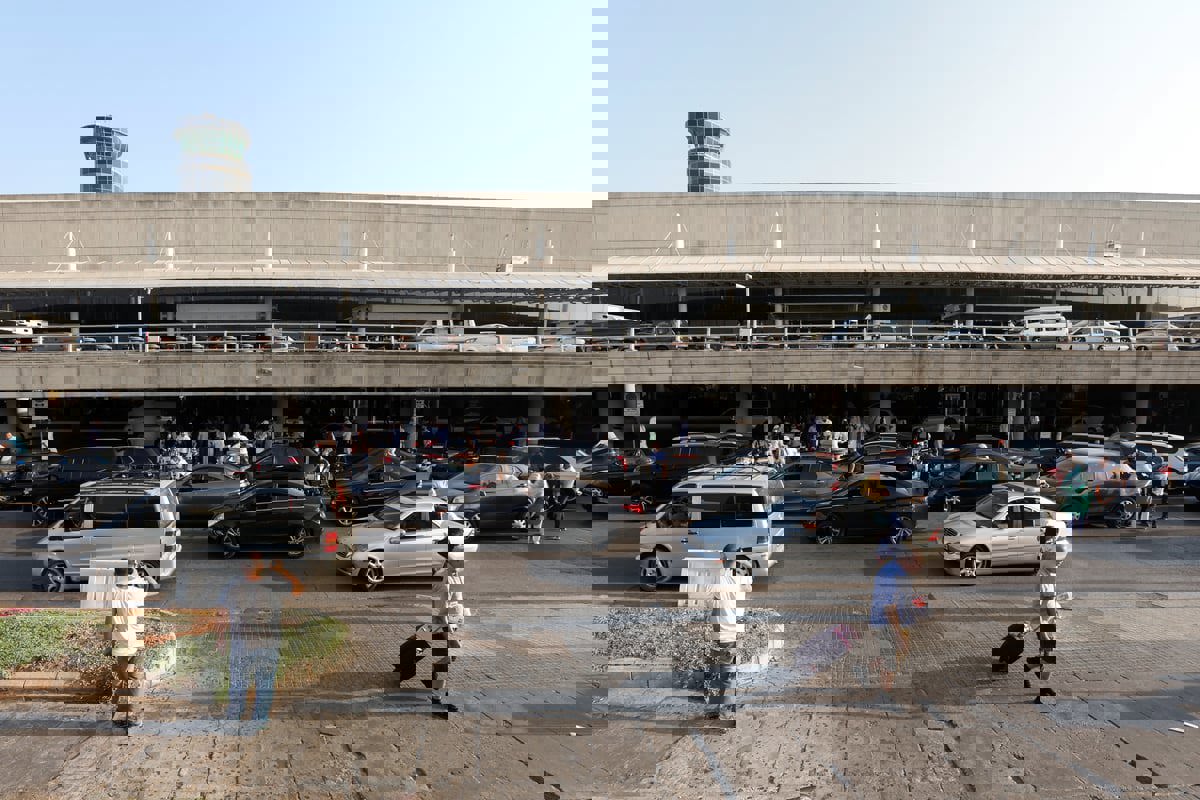 أول دولة أوروبية تطالب مواطنيها بمغادرة لبنان 