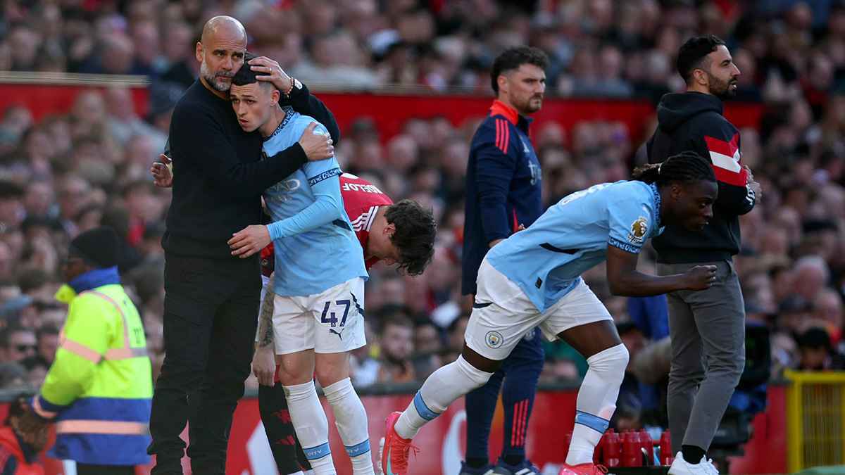 رد فعل فودين بعد إهانة والدته من جماهير مانشستر يونايتد (صور)