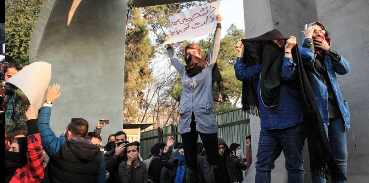 حملة اعتقالات للطلبة المعارضين داخل الجامعات الإيرانية