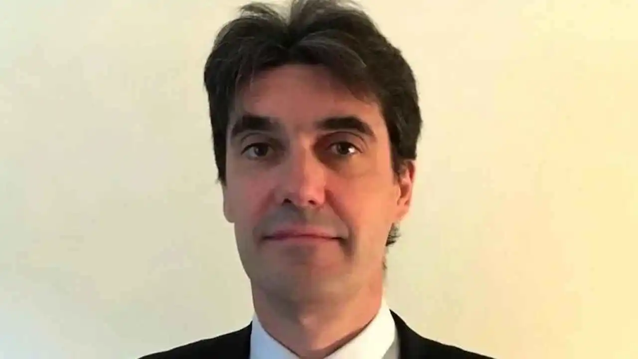 خبير فرنسي: "الفوضى" سلاح إيران للهروب إلى الأمام