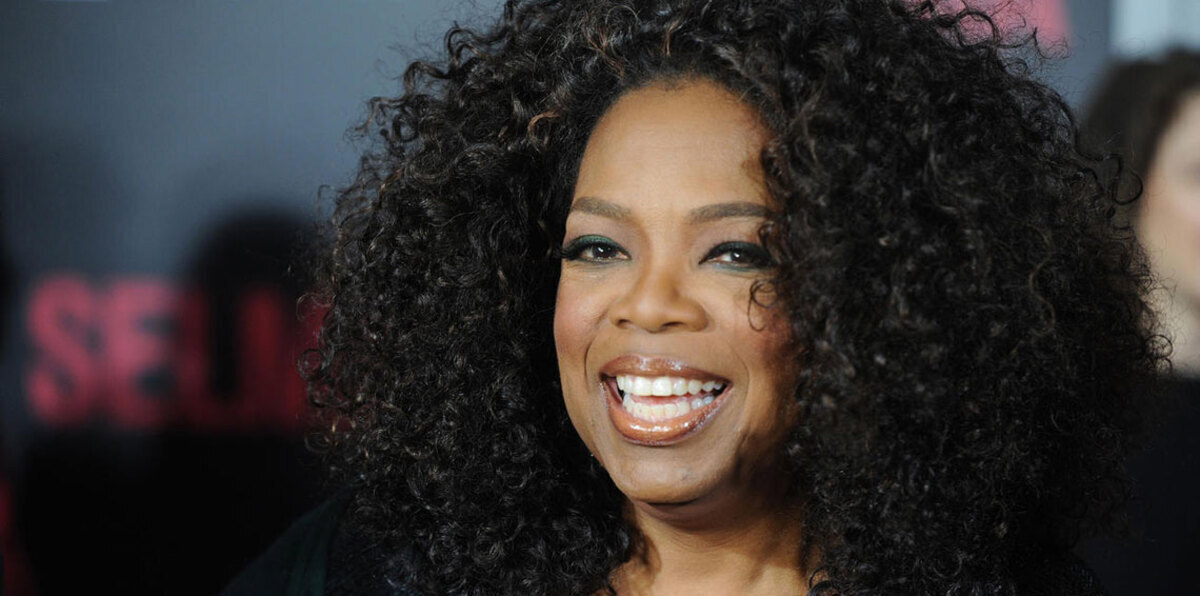 هل تتجه المذيعة أوبرا وينفري إلى خوض السباق على رئاسة أمريكا؟ (فيديو)