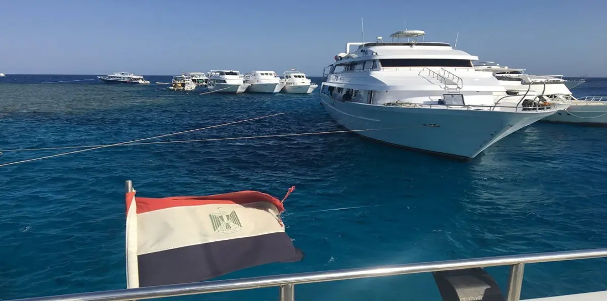 اندلاع حريق بقارب سياحي في الغردقة المصرية وسط أنباء عن سقوط ضحايا