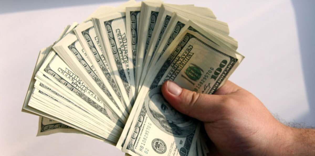 "كوافيرة" توقع برجال أعمال مصريّين مستغلة انخفاض سعر الدولار