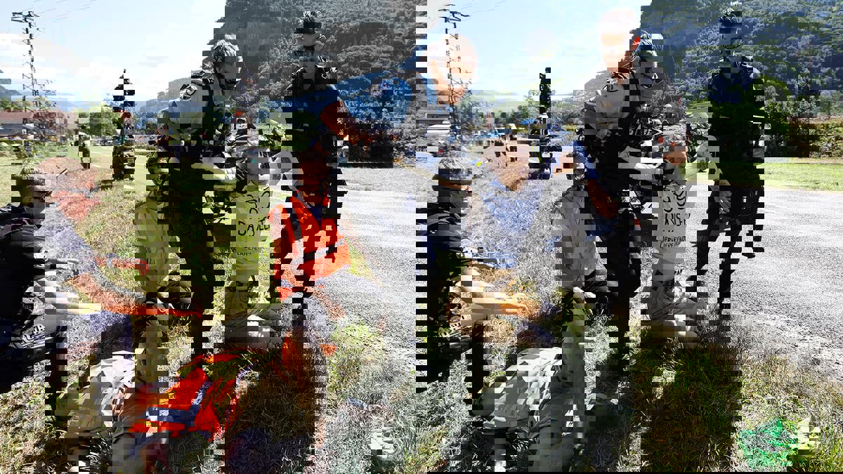 طواف فرنسا للدراجات: استئناف المرحلة العاشرة للسباق بعد محاولة نشطاء المناخ إيقاف المتسابقين