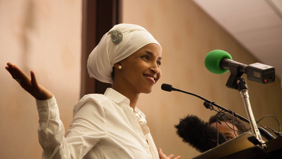 بسبب تغريدة ترامب.. النائبة المسلمة إلهان عمر تتلقى تهديدات بالقتل