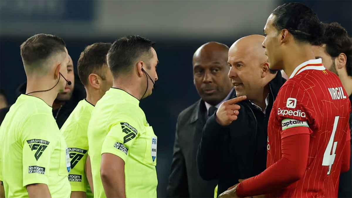 سلوت عن تلقيه بطاقة حمراء أمام إيفرتون: "غلبتني المشاعر"