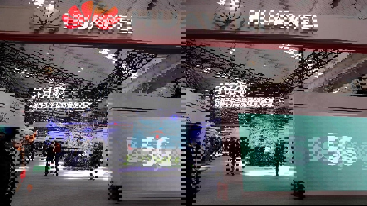 بريطانيا تحظر "هواوي" وتمنح واشنطن انتصارًا على بكين