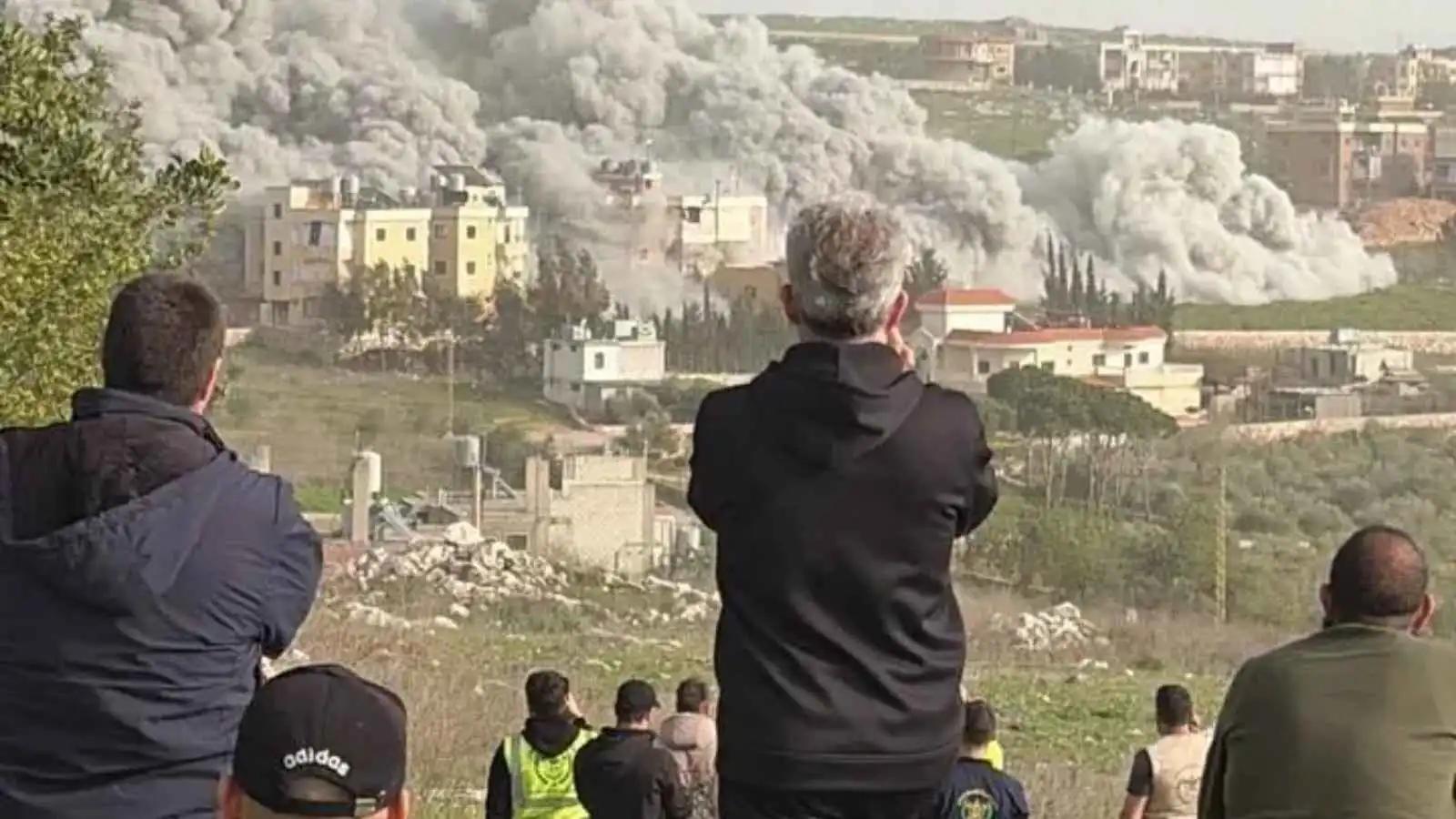 الجيش الإسرائيلي يستهدف مستودعات أسلحة لـ"حزب الله" جنوب لبنان