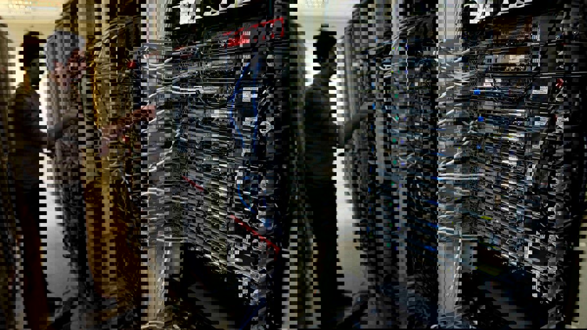 وثائق مسربة تكشف كيف تخترق إيران هواتف المحتجين