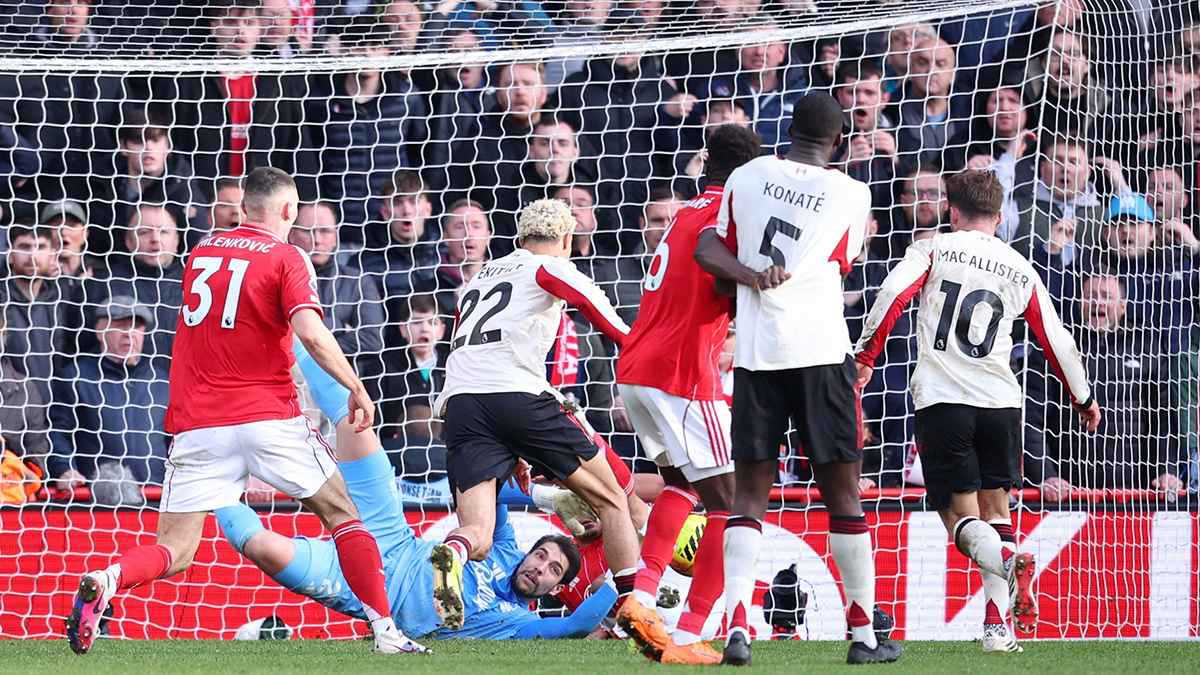 أسوأ أداء على الإطلاق.. أكثر لاعب أثار استياء جمهور ليفربول ضد نوتينغهام 