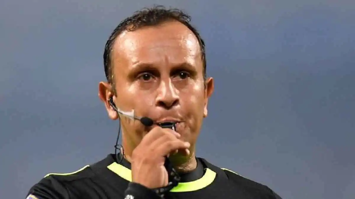 من هو حكم مباراة الاتحاد والهلال في قمة الدوري السعودي؟