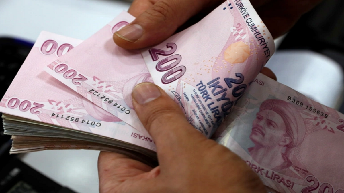 ارتفاع الليرة التركية بعد تعهد البنك المركزي بسياسة نقدية مشددة