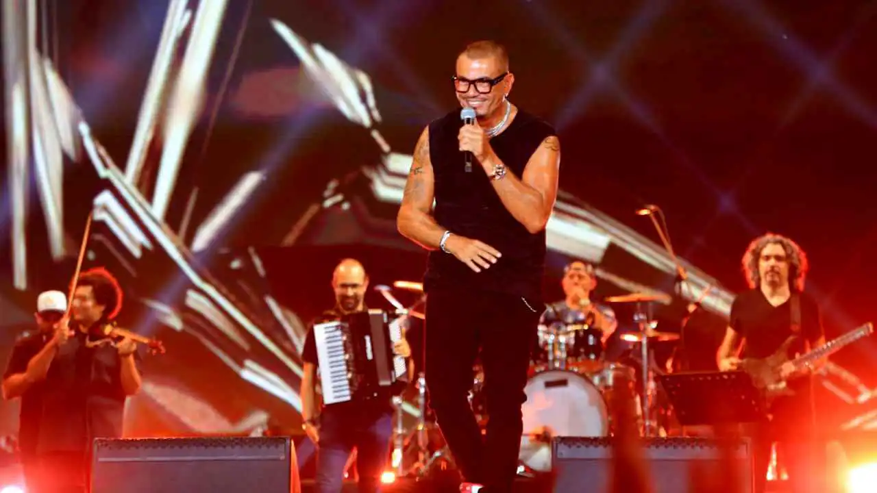 هل قصد محمد رمضان؟ "مدفع" عمرو دياب مفاجأة "الهضبة" للجمهور (فيديو)