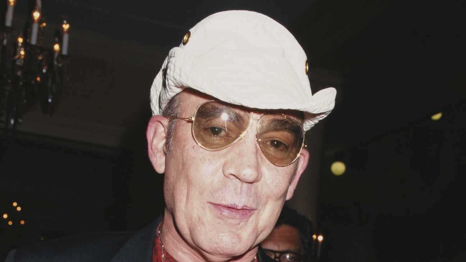 بعد 20 عامًا.. إعادة التحقيق بانتحار الكاتب هانتر تومسون