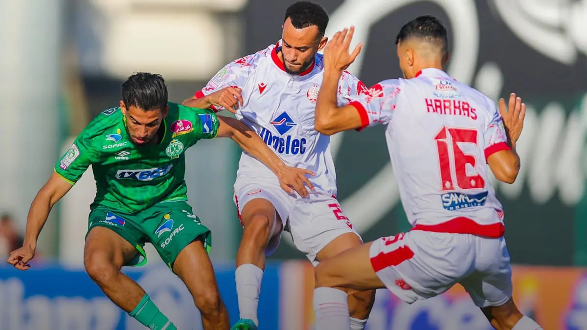 ترتيب الدوري المغربي: الرجاء يهزم الوداد وينفرد بالصدارة (فيديو)