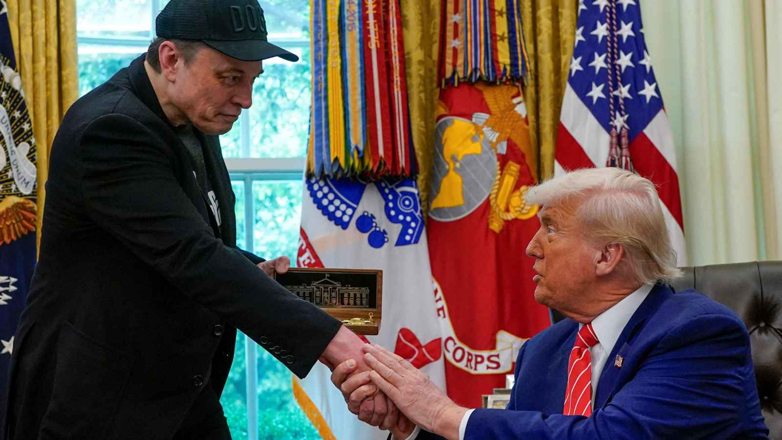 "بدأت الحرب بينهما".. ترامب وماسك يتبادلان الاتهامات والانتقادات