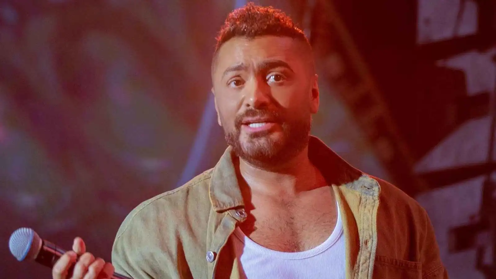 بفيديو ذكاء اصطناعي.. تامر حسني يعيد الحياة لأساطير المسرح المصري