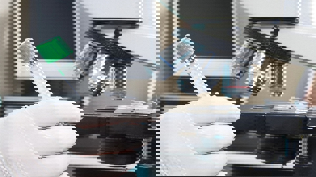 إجراءات يمنية ضد "كورونا" .. وتحذير من السفر لإيران