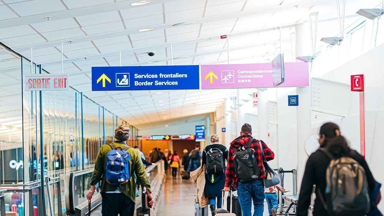 تهديد بوجود قنبلة يشل مطارات مونتريال وأوتاوا