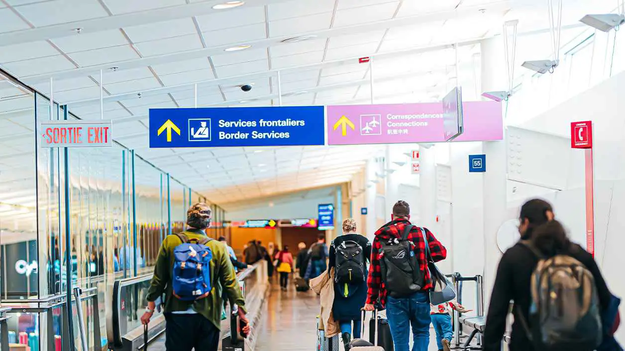 تهديد بوجود قنبلة يشل مطارات مونتريال وأوتاوا