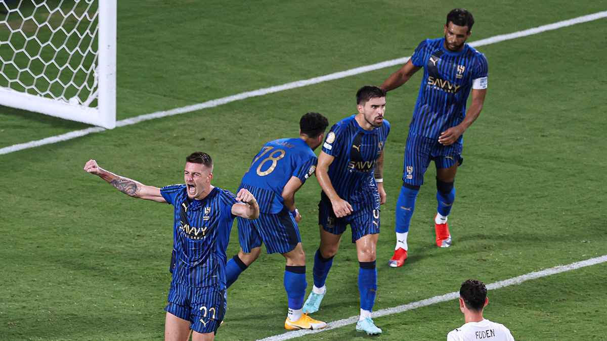 لم يعد بإمكاننا تجاهل السعودية.. الهلال "يرعب" منظومة الدوري الإنجليزي