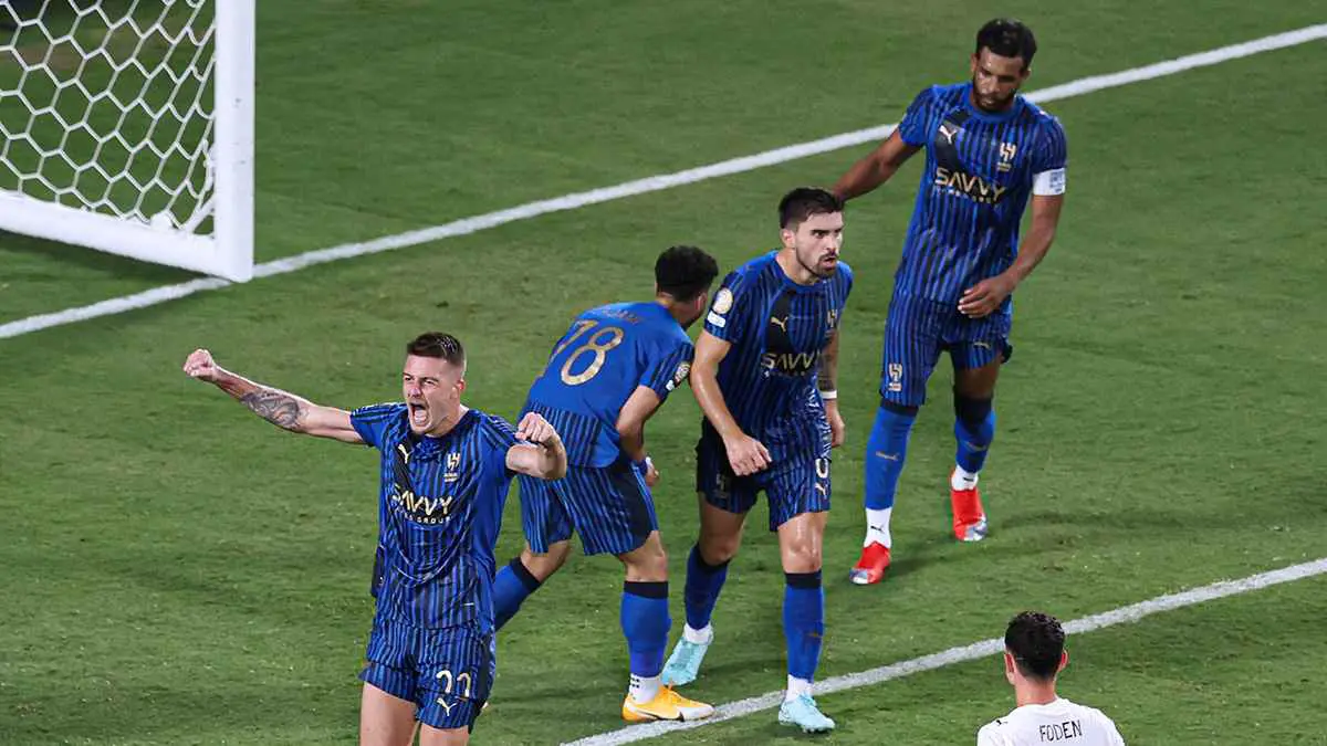 لم يعد بإمكاننا تجاهل السعودية.. الهلال "يرعب" منظومة الدوري الإنجليزي