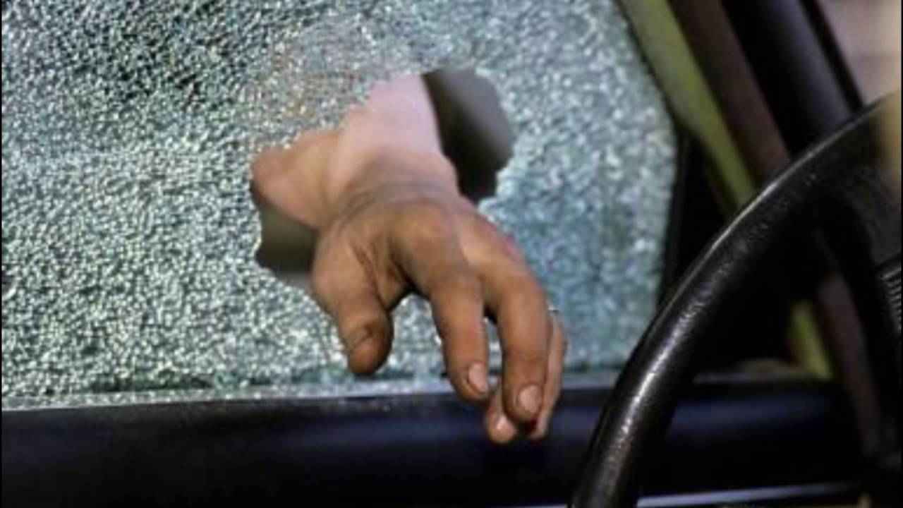 صدفة غير متوقعة.. رجل يشتري سيارته المسروقة عن غير قصد (فيديو)