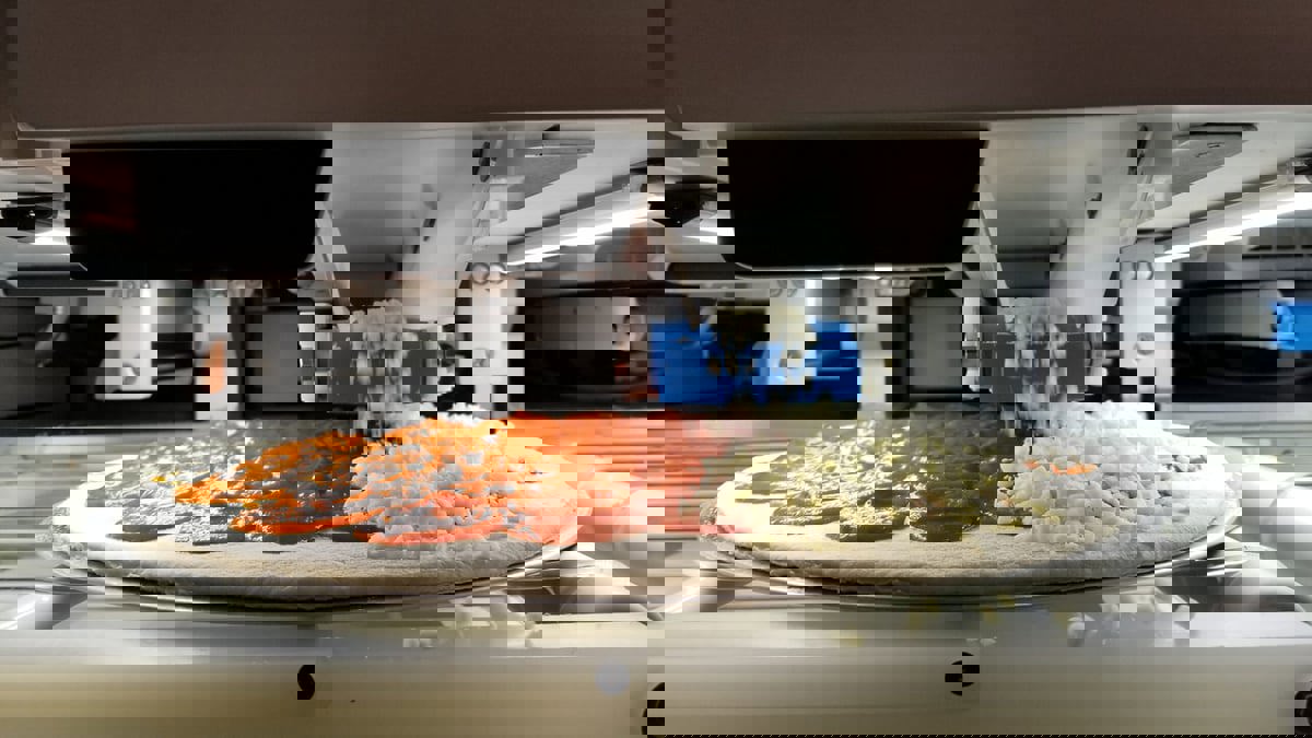 ابتكار أول روبوت يمكنه صنع البيتزا خلال 5 دقائق
