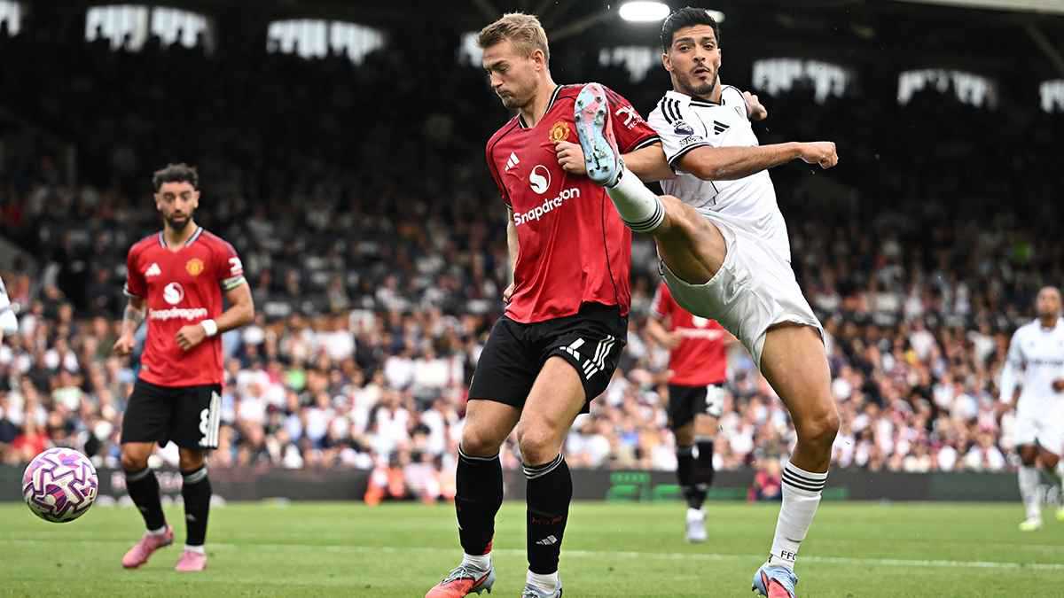 مانشستر يونايتد يواصل نزيف النقاط في الدوري الإنجليزي ويتعادل أمام فولهام